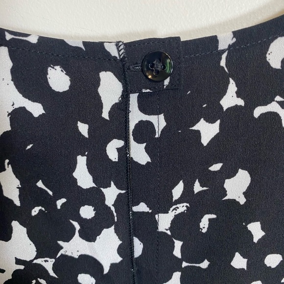 Cabi Black and White Dressy Tank Top Size Medium - Picture 7 of 10